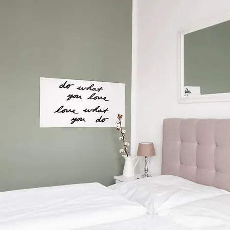 Sc 05 By Rockchair L Superhost Status L 2 Bedrooms Boxspringbeds Balcony Elevator - Cozy Family & Business Flair Welcomes You! Berlin