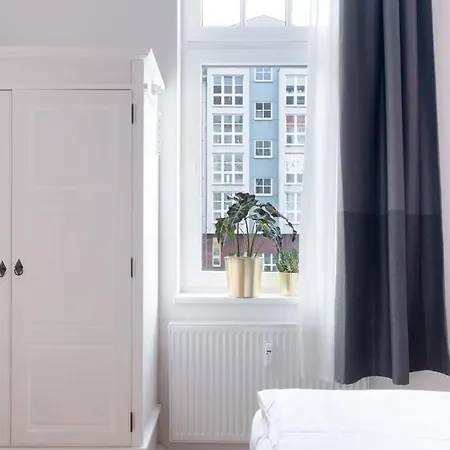 Sc 05 By Rockchair L Superhost Status L 2 Bedrooms Boxspringbeds Balcony Elevator - Cozy Family & Business Flair Welcomes You! *