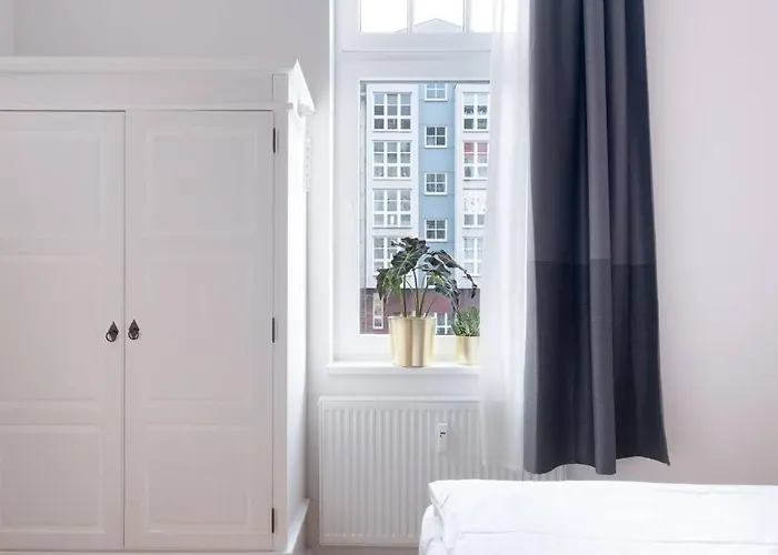 Sc 05 By Rockchair L Superhost Status L 2 Bedrooms Boxspringbeds Balcony Elevator - Cozy Family & Business Flair Welcomes You! *