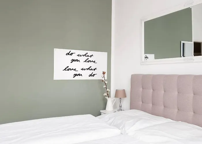 Sc 05 By Rockchair L Superhost Status L 2 Bedrooms Boxspringbeds Balcony Elevator - Cozy Family & Business Flair Welcomes You! Berlin