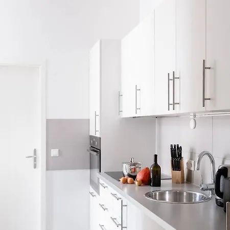 Διαμέρισμα Sc 05 By Rockchair L Superhost Status L 2 Bedrooms Boxspringbeds Balcony Elevator - Cozy Family & Business Flair Welcomes You! *